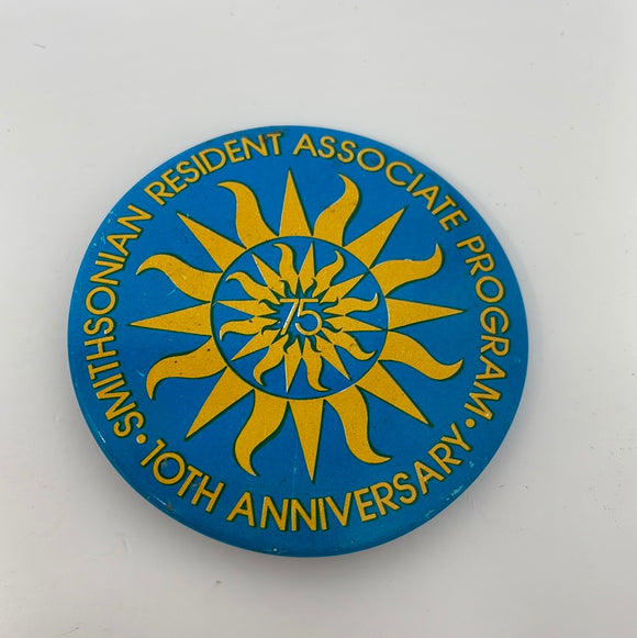 Smithsonian Resident Associate Program 10th Anniversary Pin Pinback Button 1975