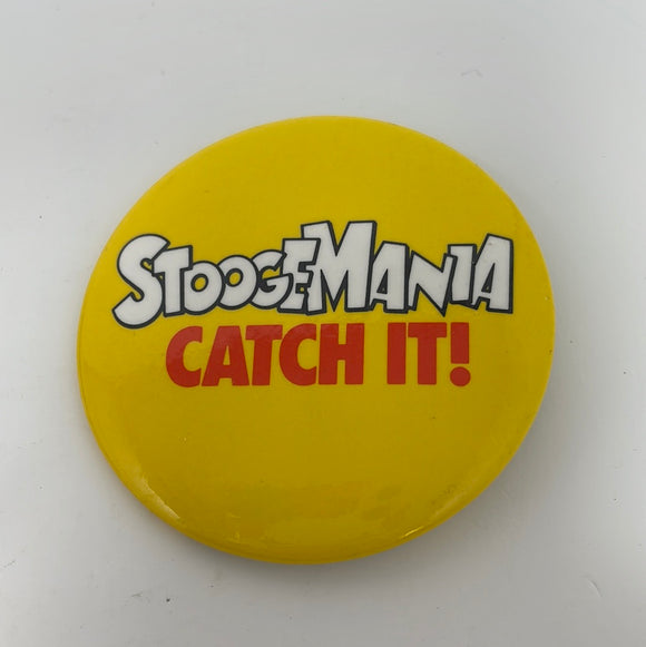 1985 Atlantic STOOGEMANIA CATCH IT! Movie Promo Pinback Button Pin THREE STOOGES