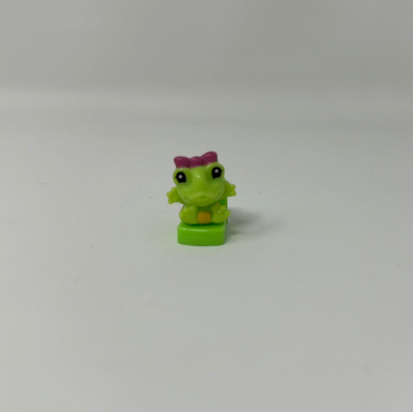 Squinkies Baby Frog With Green Chair