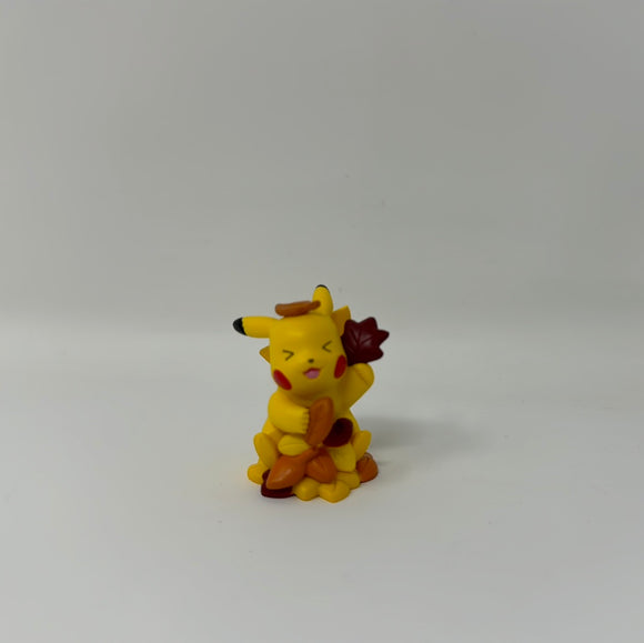 Pokemon Harahara Ochiba Asobi Vol. 02 1-Inch Takara Tomy Mini-Figure Pikachu