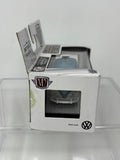 M2 Machines Auto Thentics 1960 VW Delivery Van USA Model VW05 18-04
