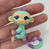 WowWee  Fingerlings  2Tone Monkey Baby Pet
