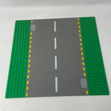 X1 VINTAGE LEGO STREET BASEPLATE GREEN YELLOW DASH STRAIGHT STREET ROAD 10" X 10"