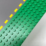 X1 VINTAGE LEGO STREET BASEPLATE GREEN YELLOW DASH STRAIGHT STREET ROAD 10" X 10"