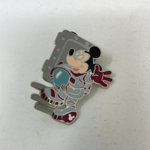 Disney 2005 Pin 35905 WDW Cast Lanyard Series 3 Mickey Mouse at Epcot Astronaut 
