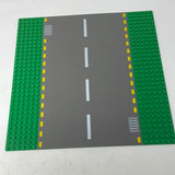 X1 VINTAGE LEGO STREET BASEPLATE GREEN YELLOW DASH STRAIGHT STREET ROAD 10" X 10"