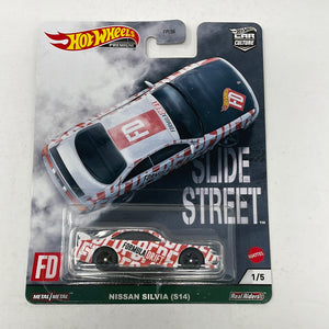 Hot Wheels Premium Slide Street Nissan Silvia (S14) 1/5