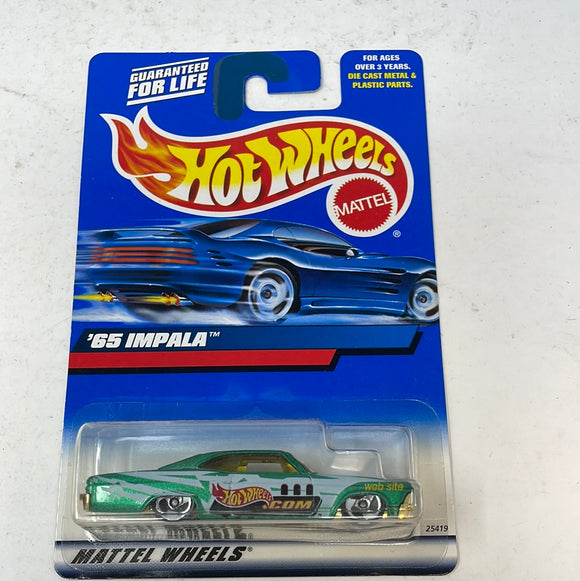 Hot Wheels Diecast 1:64 2000 ‘65 Impala #197
