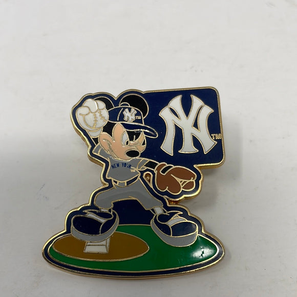 Mickey Mouse NY Yankees Baseball MLBP 2006 Official Pin Trading Pin Back Disney